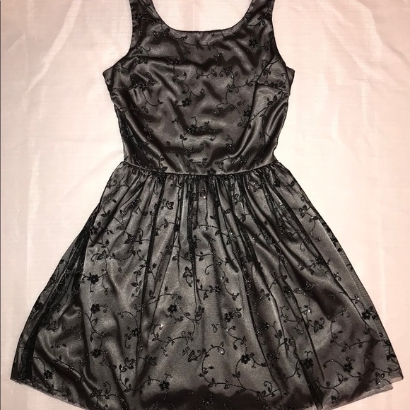adorable gray mystic dress with flower detailing - Picture 1 of 6
